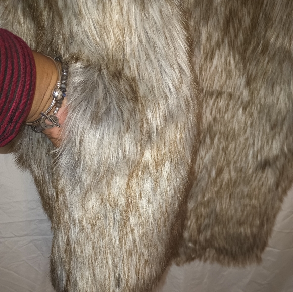 Rachel Zoe Faux Fur Vest size M - Picture 4 of 16